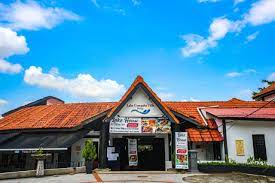 Featuring a sun deck, a patio and a golf course, cempaka villa dago private pool is 7 km from the centre of bandung. Lake House Restaurant Photos Facebook