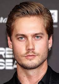 Connor Edwards's Instagram, Twitter & Facebook