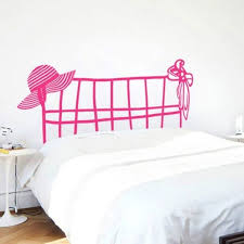 Une collection de stickers tête de lit pour donner du volume à la décoration de la chambre des parents. Tete De Lit Femme Stickers Muraux