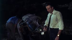 Hanson lui explique que des extraterrestres sont la cause directe de l'insupportable canicule. La Nuit De La Grande Chaleur Terence Fisher Critique Tortillapolis