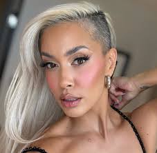 I feel at home when i Glam @sib_vicious 🩵 Brows @byelliebeauty -Browshape  Lashes @themualash -style “Heather” Lash Blush combo @nudestix -Magenta  Magic @patricktabeauty -Just enough powder @rarebeauty -Happy luminous  powder blush Lipliner-