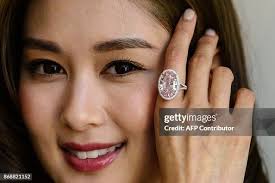 202 Eliza Stone Photos & High Res Pictures