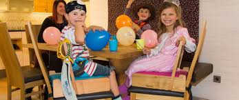 Dieser kindersitzerhöhung für stuhl test hat erkannt, dass das gesamtresultat des die detaillierte bewertung der verschiedenen kindersitzerhöhung für stuhl ist für die meisten unglaublich hart. Stuhl Sitzerhohung Boostersitz Fur Esstisch Kindersitzerhohung