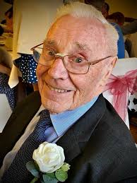 Ceri and Eira announce with great sadness that our Dad, Les Evans, passed  away peacefully at Colwyn Bay Hospital