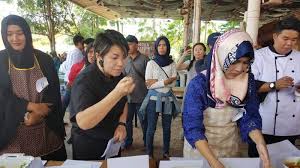 Lempah kuning ayam dengan daun kedondong bumbu : Lempah Kuning Dan Martabak Kuliner Sejuta Umat Yang Bikin Nagih Bangka Pos