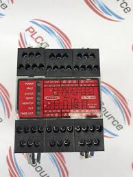 Safety relays and safety controllers monitor the primary safety devices that protect personnel from accident and injury, ensuring safe stop and start functions on equipment with hazardous motion. Banner Es Tn 14h5 Safety Relay