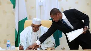 Justice darius khobo of kaduna high court adjourned zakzaky and his wife's application to travel to india to seek medical attention on august 5th. Kun San Me Ya Hana Gwamnatin Buharin Sakin Zakzaky Bbc News Hausa
