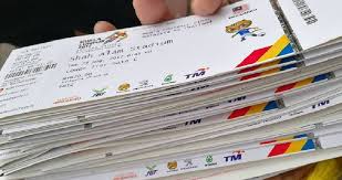 Biarpun kaunter jualan tiket mula dibuka pada pukul 11 pagi tadi, penyokong mula beratur panjang di luar stadium shah alam sejak pukul 6 pagi, lapor berita bola semasa. Bagaimana Mereka Ini Dapat Tiket Final Dengan Sebegitu Banyak