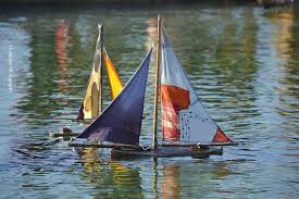 Les Petits Bateaux Du Jardin Des Tuileries Paris Yacht Boat Boat