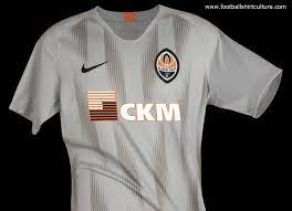 Later, in the middle of the 1960s, their logo depicted two crossed hammers, with shakhtar donetsk written in the circle. Football Shirt Blog Latest Football Kit News