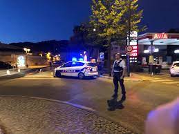 Choisissez vos chaînes, mettez les dans l'ordre que vous souhaitez et créez votre propre grille. Infos Francaises On Twitter Alerte Trois Morts Et Un Blesse Dans Une Fusillade Ce Soir A Ollioules Dans Le Var A Hauteur D Une Station Service Un Couple De Vacanciers Parmi Les Victimes