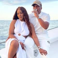 Thando Signing Divorce Papers... - African celebrity news | Facebook