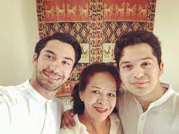 Reza rahadian adalah aktor sukses papan atas tanah air. 10 Potret David Jonathan Adik Reza Rahadian Yang Gak Kalah Ganteng