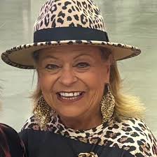 Can anyone rember teacher names at Mary DeShazo in 1955-1960. I remember  Mrs Whitney 1st grade, Mrs Fox second grade but blank after that.