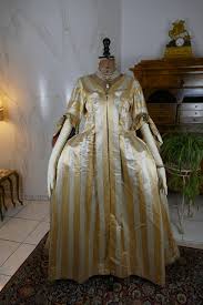 22% polyamide, 31% viscose, 47% cotoninstructions d'entretien quantité de robe manteau en dentelle. Rococo Robe Manteau A La Francaise France Ca 1770 Www Antique Gown Com