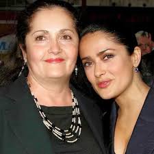 Submitted 6 days ago by tigresueno. Danke Fur Die Gene So Ahnlich Sieht Salma Hayek Ihrer Mom Promiflash De