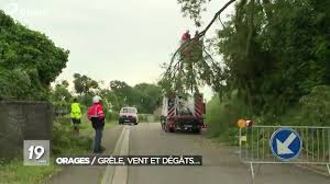 Violent #orage de grêle hier soir à #aubenas dans l'#ardèche avec de grosses chutes de grêle. Grele Coupures De Courant Accidents Le Point Sur Les Orages De Mardi Soir Region Par Region