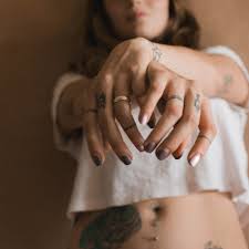 The fact that one is free to personalize the designs and make them look as unique as possible makes the tattoo option to be great. Yes A Finger Tattoo Will Fade And Answers To All Your Questions About Finger Ink Tatring