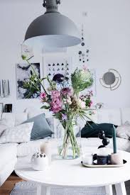 Aussergewohnliches Bloomon Bouquet Als Dekoration Im Wohnzimmer Bloomon Flowers Decoratewithflowers Deko Wohnzimmer Blumenstrauss