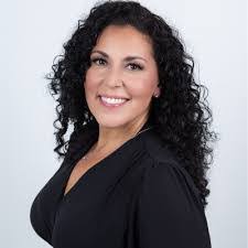 Marisa Ball's Instagram, Twitter & Facebook