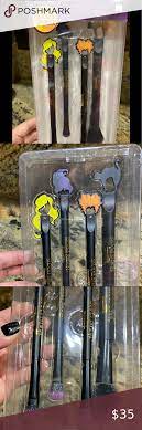 Who is ready for a hocus pocus halloween tutorial?! Disney Hocus Pocus Makeup Brushes Set Collectible Makeup Brush Set Makeup Brushes Hocus Pocus Makeup