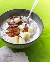 Porridge Aux Fruits Secs Pour 4 Personnes Recettes Elle A Table Recette Recette Porridge Recette Recettes De Cuisine