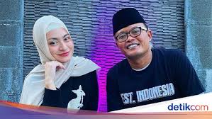 Hal ini terkait kabar beredarnya video dirinya dengan manajer berdurasi 20 detik.,nathalie holscher,ragam konten,jakarta. Nathalie Holscher Didampingi Sule Tegaskan Video Syur 20 Detik Hoax