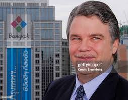 Peter Weitz's Instagram, Twitter & Facebook