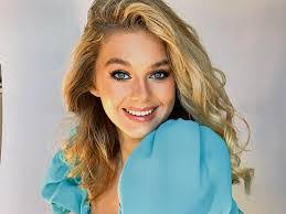 Jocelyn Naylor's Instagram, Twitter & Facebook