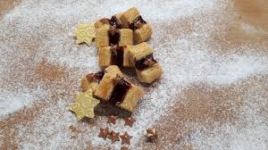 Wir In Bayern Rezepte Vanille Himbeer Platzchen Br De Himbeeren Platzchen Weihnachtsbackerei