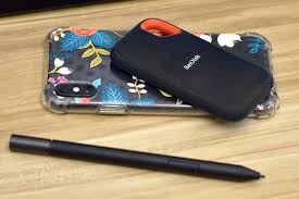Sandisk's extreme pro portable ssd is an attractive drive that would be perfect for videographers, photographers, and anyone else who creates large amounts of data and needs to store and transfer it quickly and efficiently. Sandisk Extreme Portable Ssd V2 Review Storagereview Com