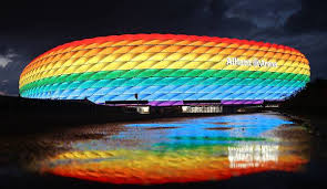 Jun 23, 2021 · uefa say they have blocked attempts by the munich government to light up the allianz arena in rainbow colours ahead of tonight's euro 2020 match between germany and hungary, insisting that the. Allianz Arena In Regenbogenfarben Als Zeichen Gegen Ungarns Politik Munchner Sportburgermeisterin Will Nicht Tatenlos Zusehen
