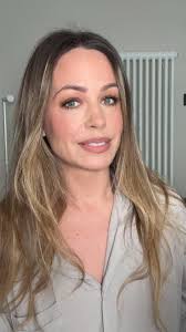 Sunday Live part 1 💫 Sharing the new @clarinsuk Double Serum Foundation!  ❤️ And the new @chantecaille Flamingo Palette • I might share part 2 with  the bathroom tour 🦩🦩🦩 • Have