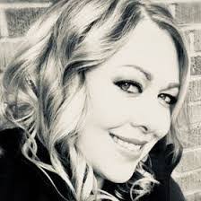 Lisa Zelenka's Instagram, Twitter & Facebook