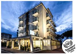 Immerso nel verde del nuovo residence les maison con piscina in un contesto esclusivo e signorile. Aparthotel Jesolo Piazza Mazzini Hotel Aparthotel Carinthia
