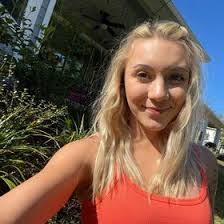 Melanie Hein's Instagram, Twitter & Facebook