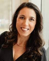 Elizabeth Manion's Instagram, Twitter & Facebook