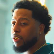 Ladies, do u need bodyguards to avoid second hand embarrassment from  rejecting smelly men? Look no further, we are 3 distinguished gentleman who  want to meet new people at AX, and plam