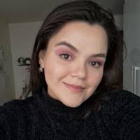 Larissa Horne's Instagram, Twitter & Facebook