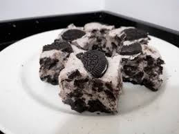 Adonan cokelat dapat ditambah dengan rice puff dan kacang almond supaya tekstur kuenya lebih crunchy dan renyah. Resepi Cheesecake Oreo 5 Bahan Tanpa Oven Ieyra Com