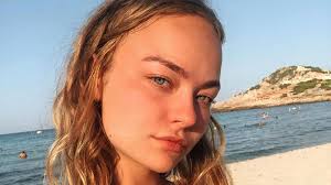 Alex sichert sich den sieg und den titel germany's next topmodel 2021. Halt Dein Maul Gntm Girls Lastern Uber Kandidatin Elisa Promiflash De