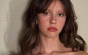 Makeup products, news and reviews