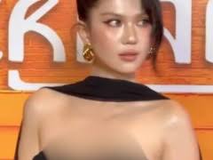 Ngọc Trinh lên tiếng nóng hậu bị chê ăn mặc phản cảm gây sốc, thái độ ra  sao mà tranh cãi?