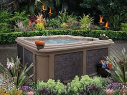 Whirlpool Im Garten Outdoor Jacuzzi Wird Zum Blickfang Hinterhof Garten Landschaftsbau Und Whirlpool Pavillon