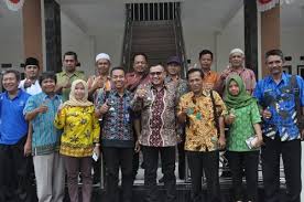 Bagi mereka yang ingin menghindari keramaian perkotaan sejenak maka mengunjungi hutan desa setianegara adalah tindakan yang paling tepat. Desa Setianegara Kecamatan Cilimus Kabupaten Kuningan