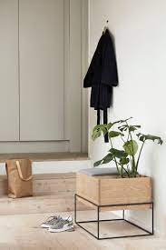 Crafted using oak veneers, the smokey oak finish clearly shows the natural beauty & grain of the wood. Bench W Cushion Storage Oak Fsc Nature Grey Hubsch