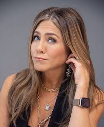 Jen is pure beauty and radiance in every detail 😍 She effortlessly shows  her charm in the simplest ways, I'm completely in love with her ❤️✨