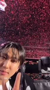 Changbin down at the barricade with Stays🥹