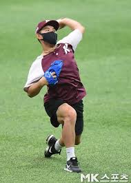 키움 외야수 송우현(25)도 전설적인 야구선수 아버지 밑에서 자란 야구인 2세다. Bn91tqa76mactm