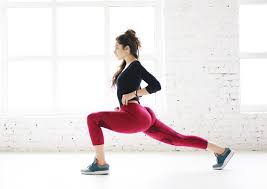 Le squat est l'exercice pour les fessiers le plus. 7 Exercices Pour Muscler Ses Fessiers Sans Bouger De Chez Vous